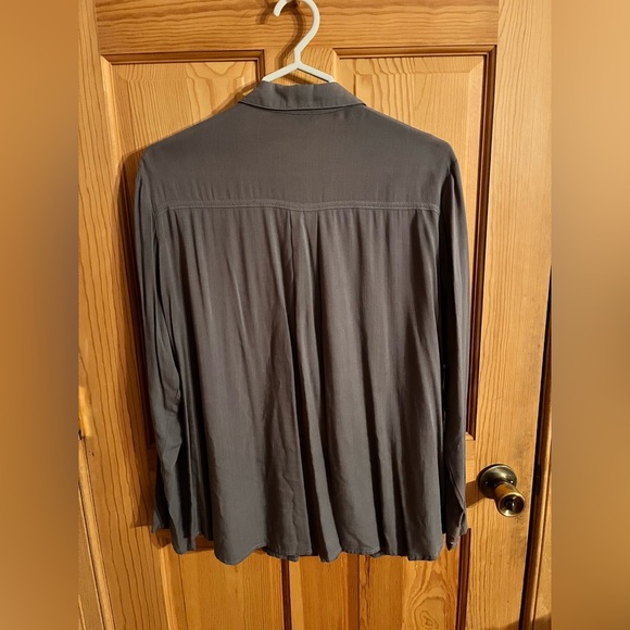 Vince Women’s Gray Button-Up Blouse Size Medium Casual Comfortable Dress Up Gift - Picture 6 of 11